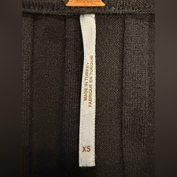 Free People Black Ribbed Button Front Top XS Scoop Neck 3/4 Sleeve - Picture 9 of 10